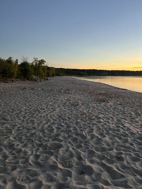 Beach nearby, sun loungers, beach towels