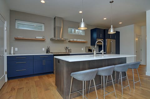 Large island with bar seating