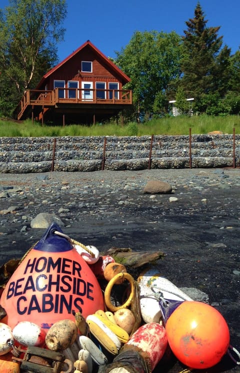 Enjoy your beach cabin located on Kachemak Bay just minutes away from Homer Spit
