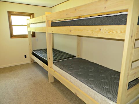 4 bedrooms, free WiFi, bed sheets