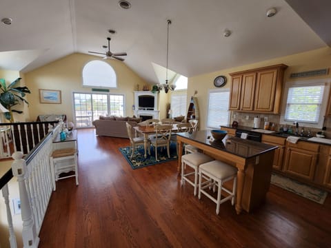 Grand Family Great Room with Kitchen/Dining/TV-Fireplace & Game Areas/ & Deck!