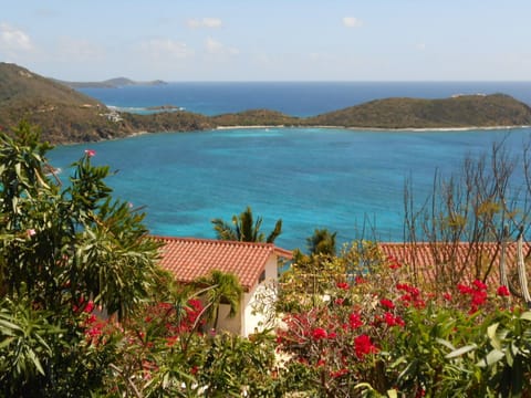 Beach nearby, sun loungers, beach towels