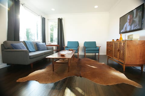 Living room, hardwood floors, 43 inch plasma tv, minibar, brand new furniture.