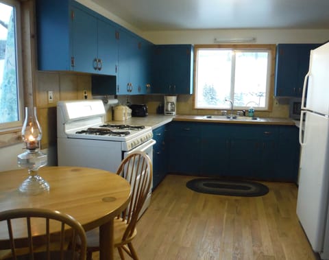 Newly remodeled kitchen with views of Quail Mountain & the Arkansas River
