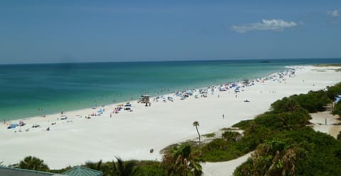 Beach nearby, sun loungers, beach towels