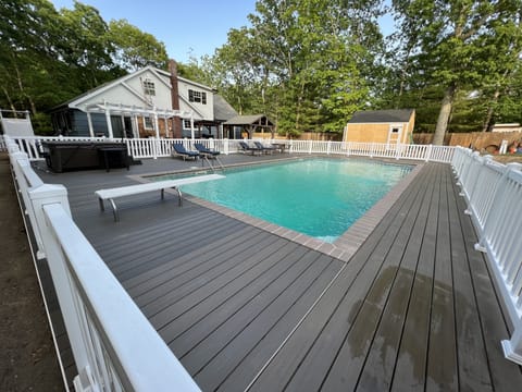 2,200sq. ft of gorgeous brand new decking