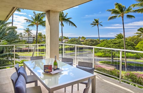 Letting ABay's panorama unfold from the lanai table