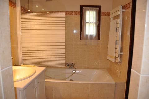 Combined shower/tub, hair dryer, towels, soap