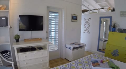 2 bedrooms, in-room safe, iron/ironing board, free WiFi