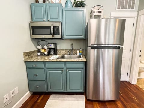 Fridge, microwave, dishwasher, coffee/tea maker