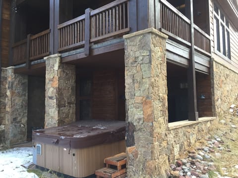 6 person Hot Tub access out sliding glass doors from either basement bedroom