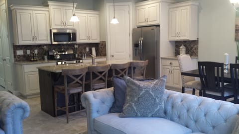 Private kitchen | Fridge, microwave, oven, stovetop