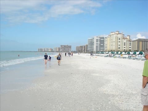 Beach nearby, sun loungers, beach towels