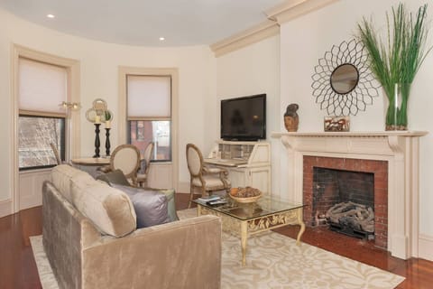Open Living Room / Kitchen with working Natural Gas fireplace.