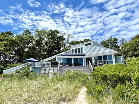The Spectacular Beachfront Contemporary on the North Fork of Long Island 
