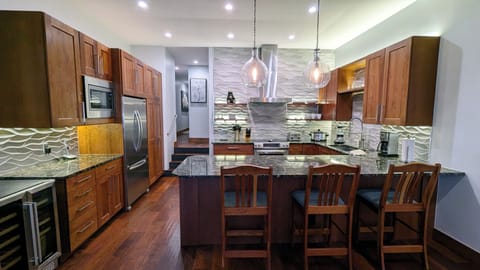 Beaver Creek West Condo #7 kitchen with breakfast bar