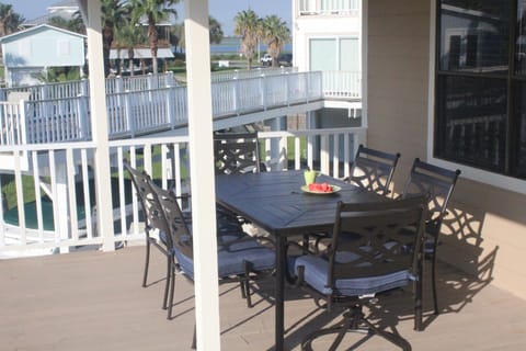 Outdoor dining, in style!