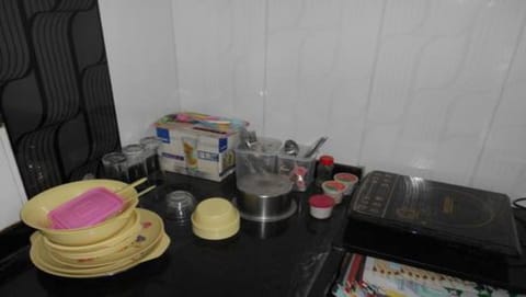 Fridge, cookware/dishes/utensils