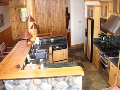 Gourmet Kitchen Sure to Please a Chef!