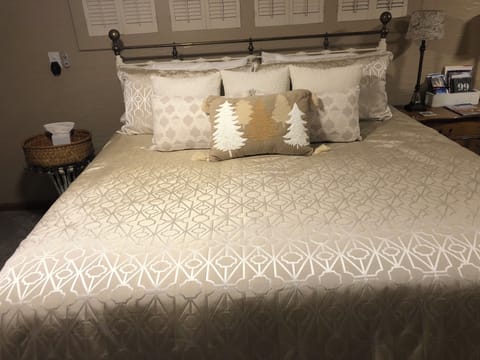 King bed with memory foam pad