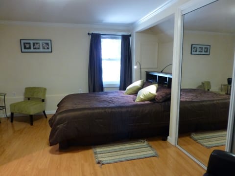 1 bedroom, in-room safe, iron/ironing board, free WiFi