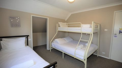 8 bedrooms, free WiFi, bed sheets