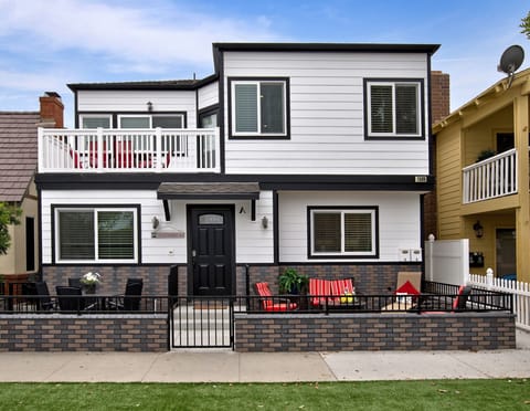 BRAND NEW Unit B - Upper Level