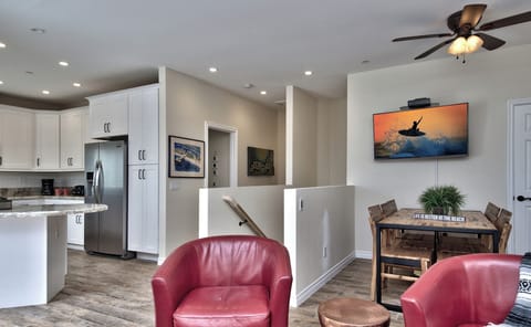 Wide Open Floorplan with High Ceilings & Recessed Lighting
