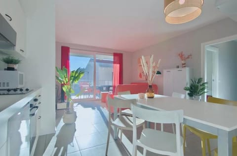 Open plan living, dining and kitchen