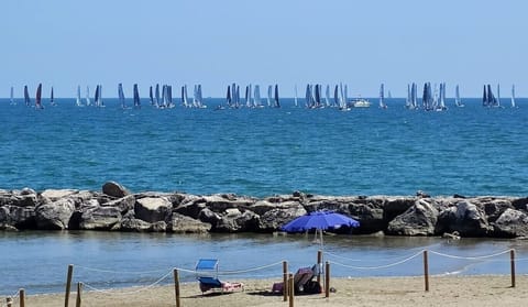 Beach nearby, sun loungers, beach towels