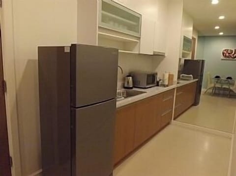 Fridge, microwave, stovetop, electric kettle