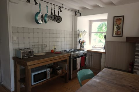 6 burner range, microwave and toaster.