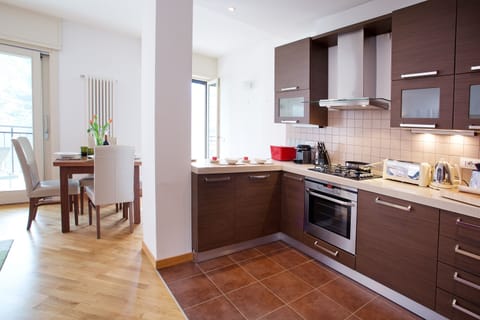 Fully fitted kitchen with all mod cons