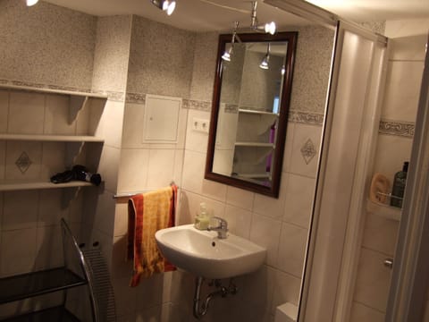 Combined shower/tub, hair dryer, towels, soap