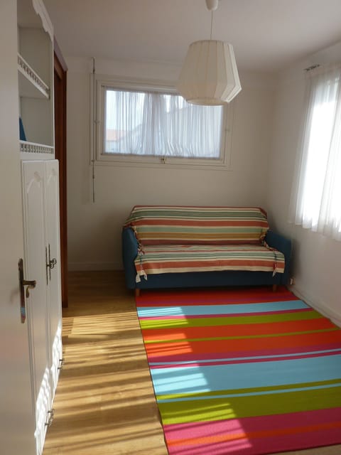 5 bedrooms, iron/ironing board, free WiFi, bed sheets