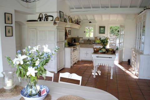 Maison Principal, Kitchen Dining and Work Space
