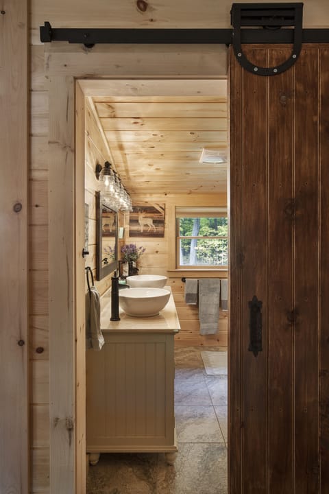 Upstairs full bathroom with shower/tub & custom barn door