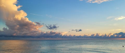 Beach nearby, sun loungers, beach towels