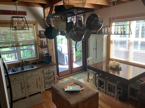 Kitchen & Dining area