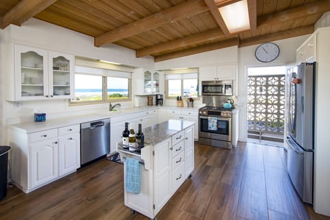 This well stocked kitchen will bring the chef out of anyone!