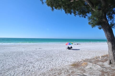 Beach nearby, sun loungers, beach towels