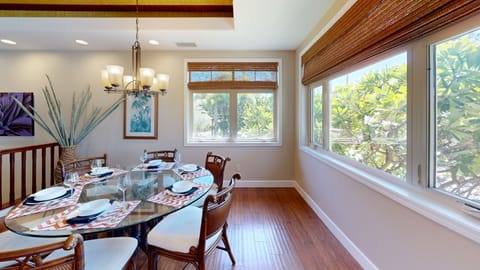 Everything you need for setting the dinner table is provided