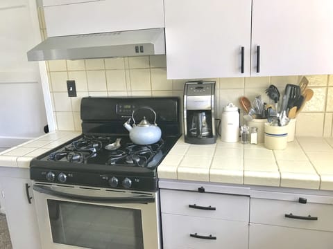 Well appointed Kitchen with gas stove/oven + Cuisinart, coffee maker, microwave 