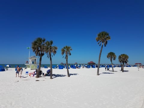 Beach nearby, sun loungers, beach towels