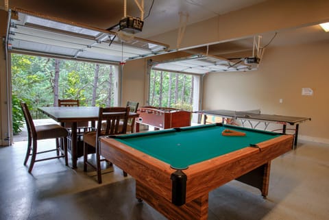 Garage game room