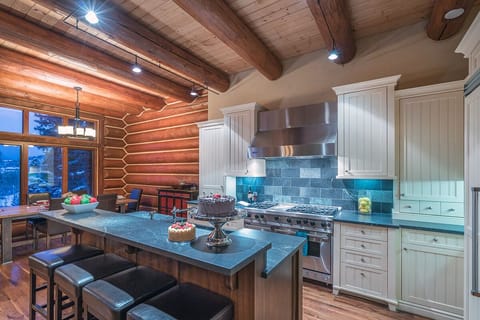 2-Telluride-ProspectFalls-Kitchen.jpg