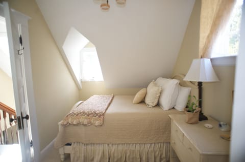Upstairs bedroom with Queen bed