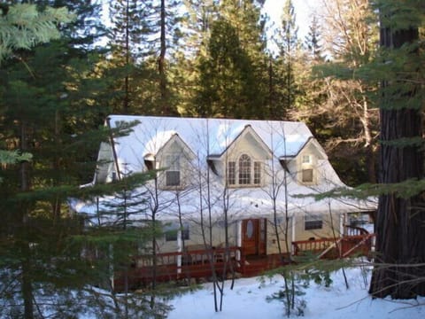 3 Schlafzimmer, 2. 5 Badezimmer Wunderschöne Landhaus-Stil Hütte, Sugar Pine, Schlafmöglichkeiten für 6-10 cabin in Mi Wuk Village