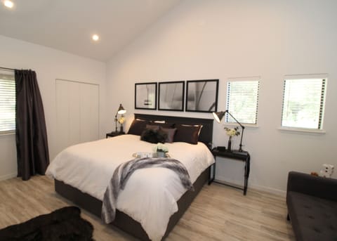 3 bedrooms, premium bedding, iron/ironing board, travel crib