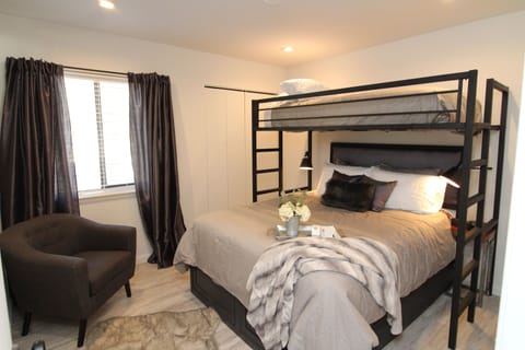 Premium bedding, iron/ironing board, travel crib, WiFi